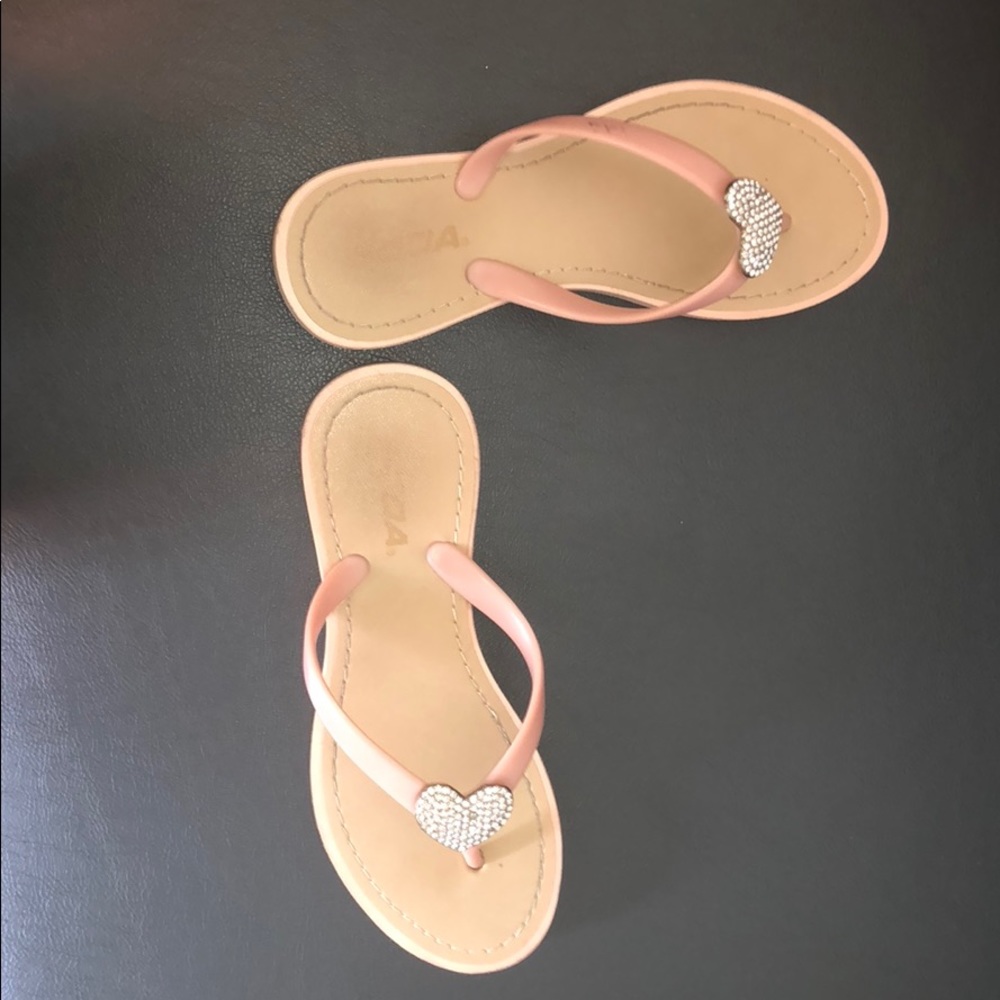 New blush color with a heart shaped diamond bling